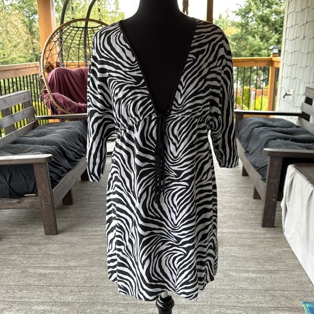 Banana Republic | Deep V- Neck Zebra π¦ Print Cover up
